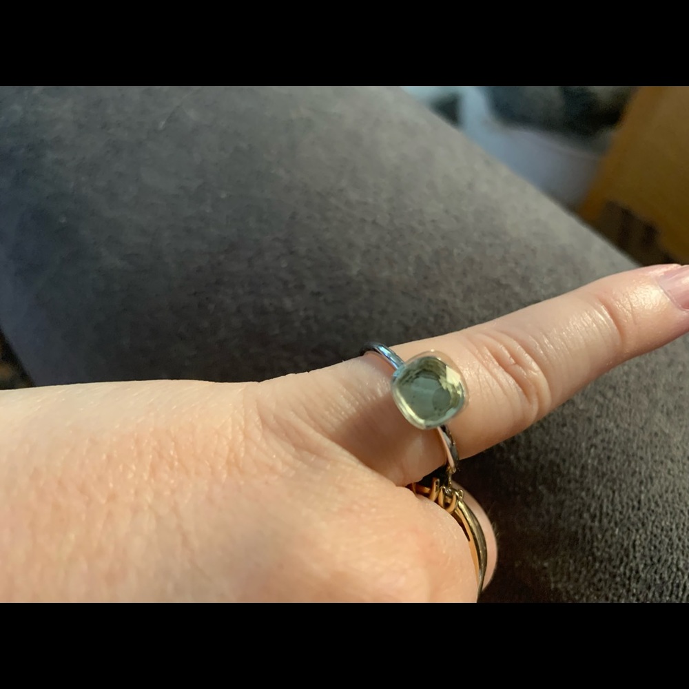 Elegant Silver Ring with Green Gemstone - Picture 4 of 4